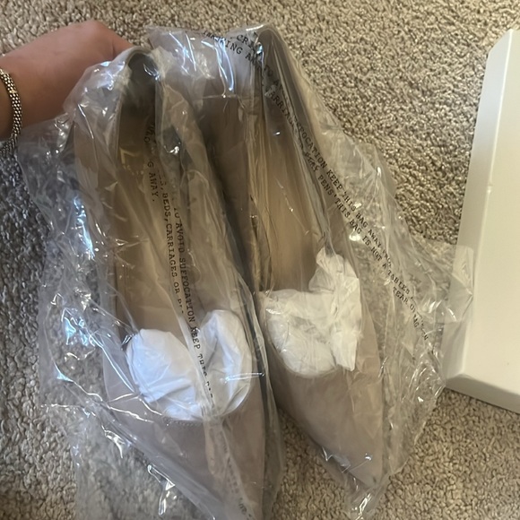 Marc Fisher LTD ZALA 8.5 M Natural Suede - Picture 4 of 11